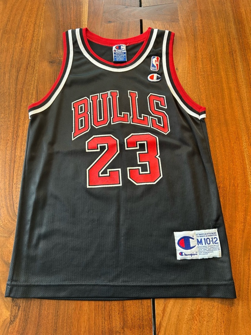 Champion Bulls Jordan jersey size medium 10/12